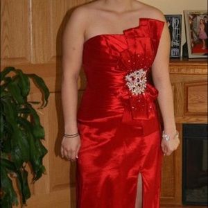 Tony Bowls elegant prom gown